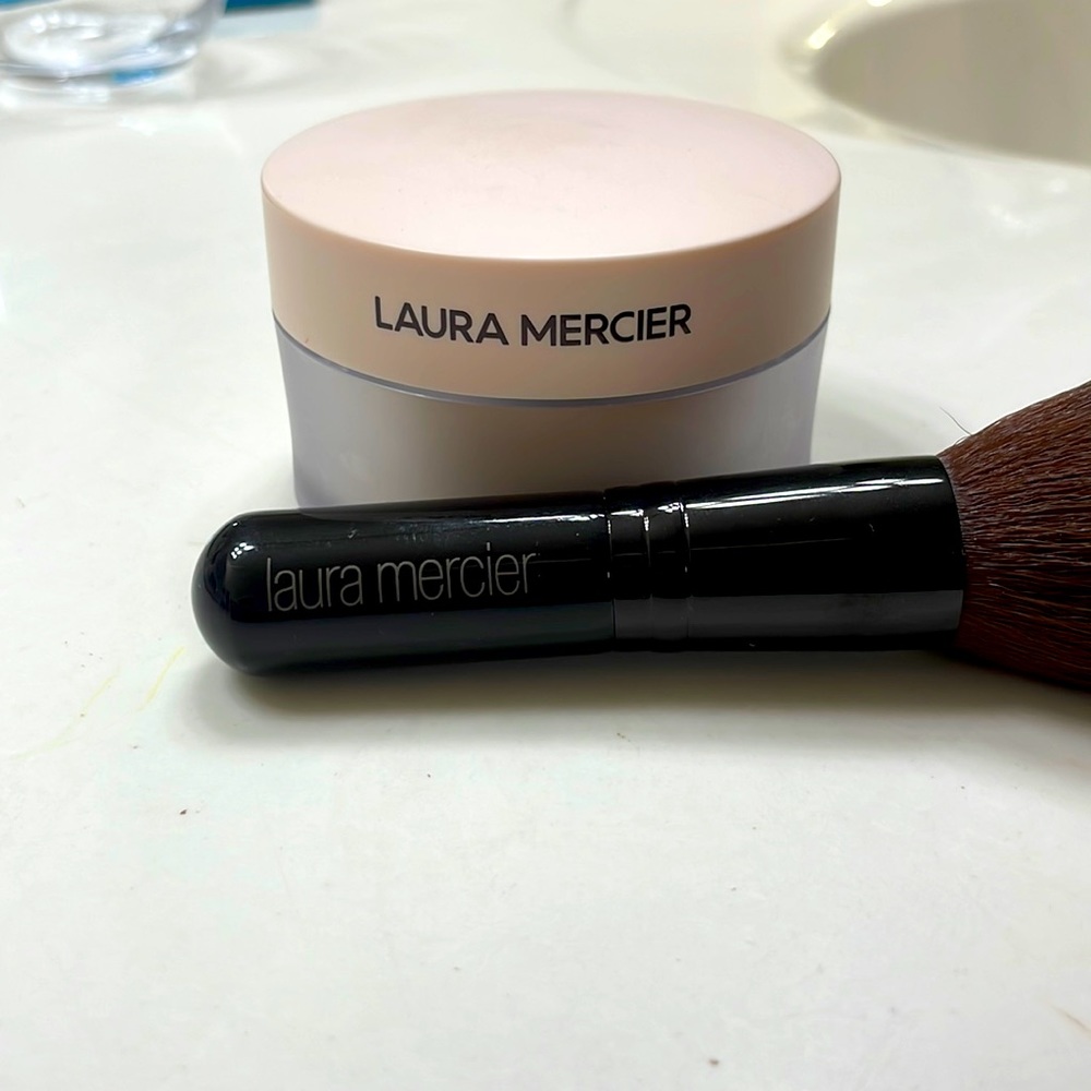 Laura Mercier, translucent powder
